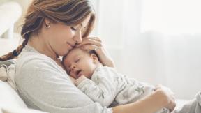 Mogu li bebe da se razmaze nošenjem u rukama