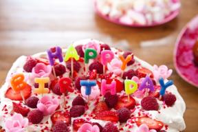 lako-i-brzo-do-lepo-dekorisane-rodjendanske-torte