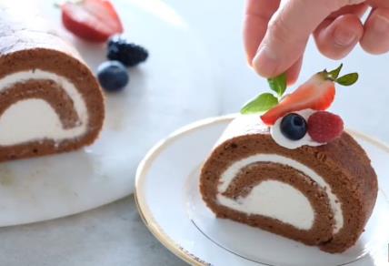 hladni rolat od kafe i keksa