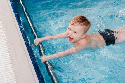kako plivanje utice na razvoj dece_1677718309