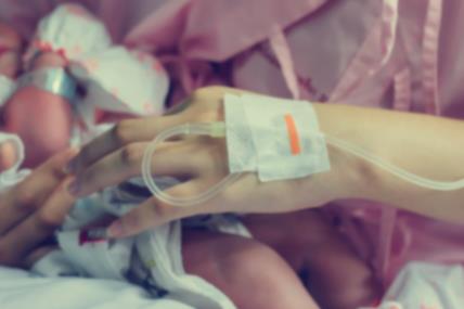 zena iz avganistana se porodila tokom evakuacije_439711771