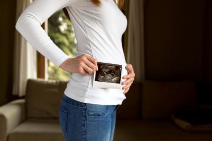 Kada će početi da se vidi trudnički stomak?