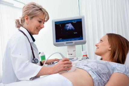 Žena na ultrazvučnom pregledu