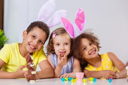 Deca obožavaju uskršenje slatkiše