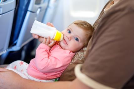 Beba, mleko, putovanje