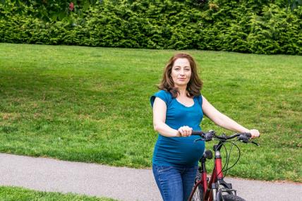 trudnica vozi bicikl.jpg
