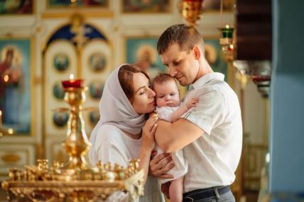 Krštenje, beba, porodica