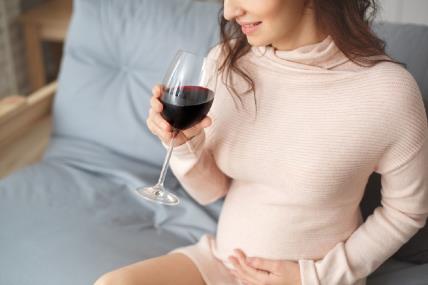 Vino, trudnoća, trudnica, alkohol.jpg