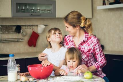 Mama, deca, kuvanje