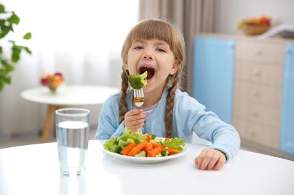 dete-hrana-povrće.jpg