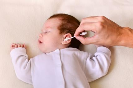 uši-beba -čišćenje.jpg