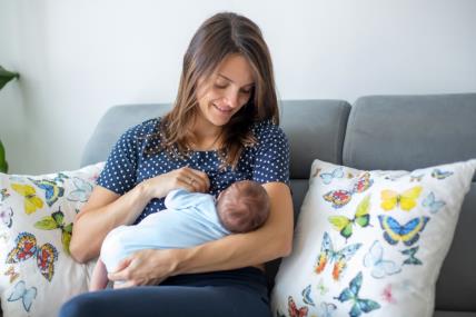 Dojenje, mama, beba