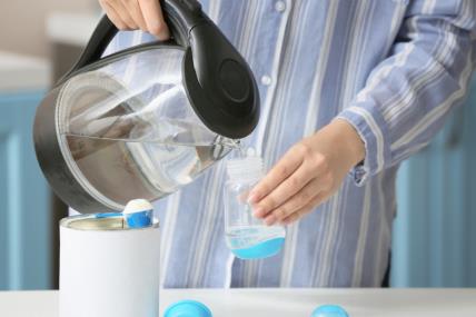 Voda, adaptirano mleko, flašica