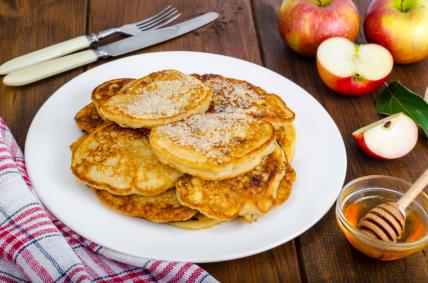 Palačinke, jabuka, med