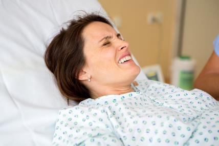 Loše i usko ušivena posle porođaja Rana od epiziotomija.