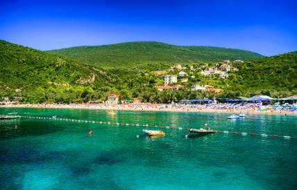 plaza crna gora_2152038443.jpg