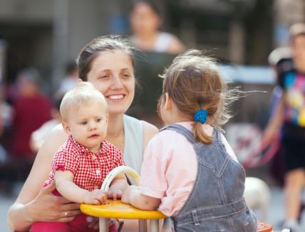 Pomoć od 10 000 dinara za decu mlađu od 16 godina.