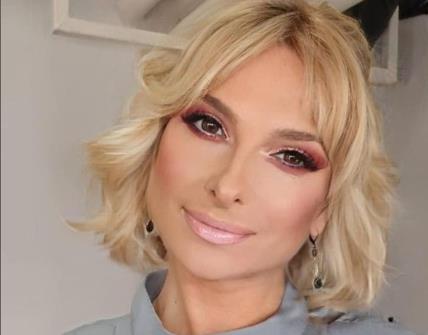 Srpska voditeljka se porodila u bazenu kod kuće.