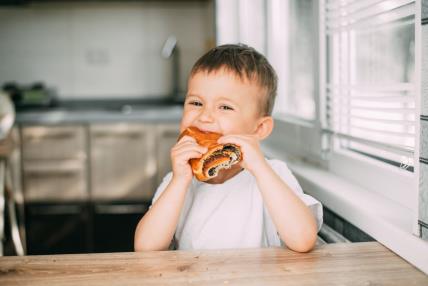 da li deca smeju da jedu mak_1419653414.jpg