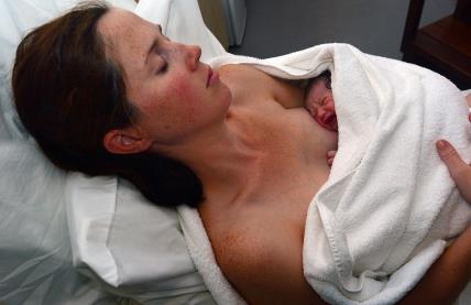 Šta se dešava u telu žene 24 sata posle porođaja.