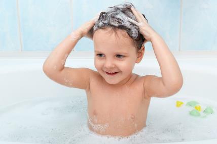 Sa koliko godina dete može samo da se kupa ili tušira.