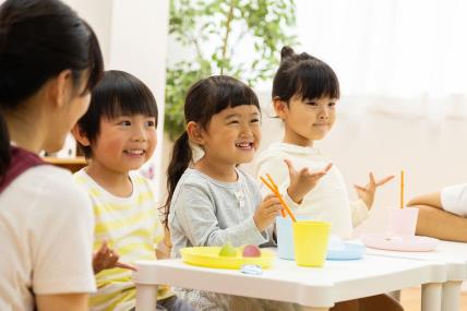 Kako se hrane deca u Japanu.