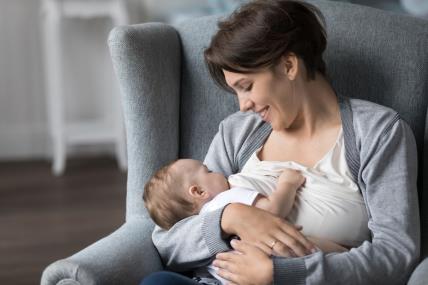 7 prednosti dojenja za bebu i mamu.