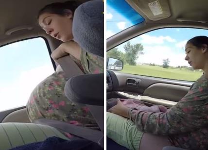 Porođaj u autu na suvozačevom sedištu.