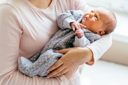 Zabrana za goste kada dođu da vide bebu.