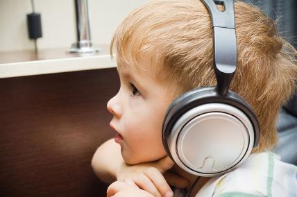 Posledice kada dete koristi slušalice.