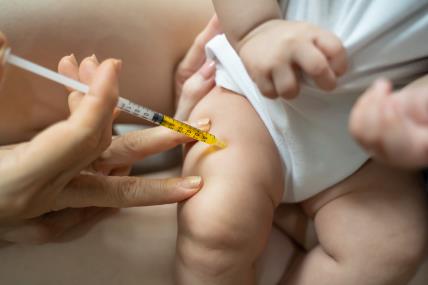 najčešći neželjeni efekti vakcina kod beba.jpg