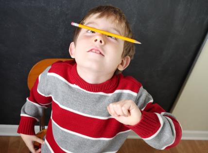 Dete ne može da sedi na času.