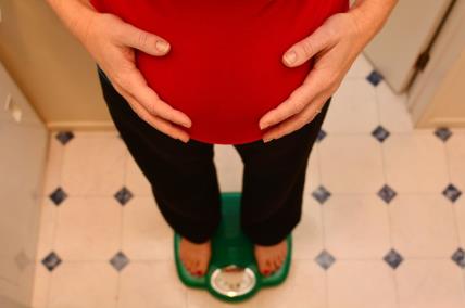 Višak kilograma trudnice šteti bebi.