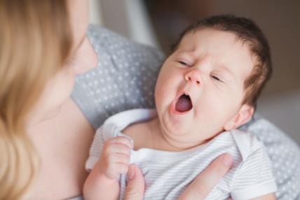 zašto se bebe bore da ne zaspe.jpg