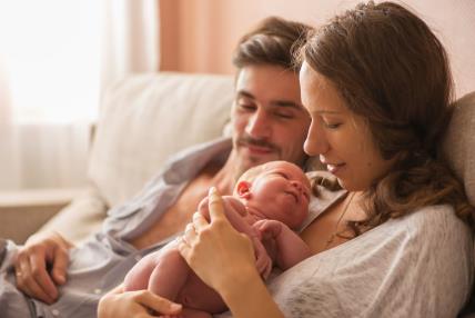 Bebe od prvih dana osećaju strah, ljubav ili nesigurnost roditelja