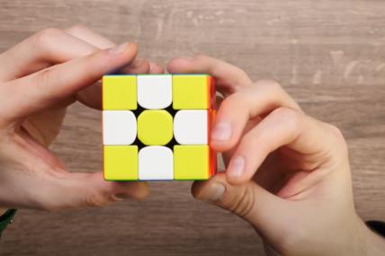 rubikova kocka 1.jpg