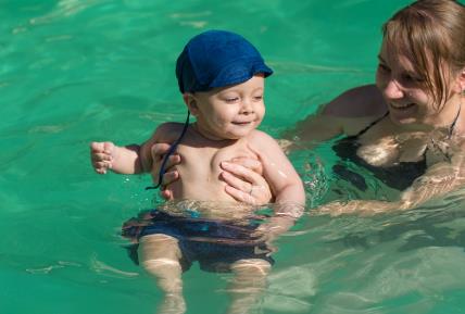 5 saveta za bezbednost dece u moru i bazenu.jpg
