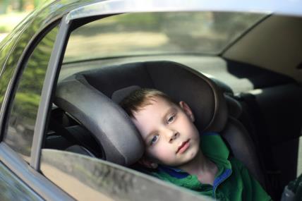 Zašto se zaboravljaju deca u autu