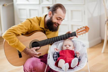 Zašto treba da pevate bebi