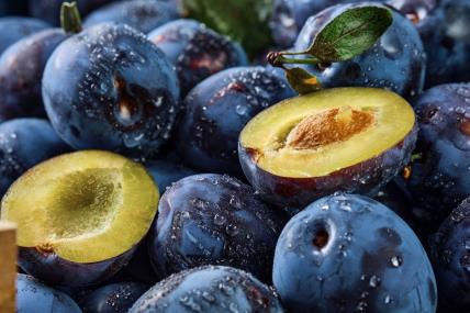 Kada beba sme da počne da jede šljive