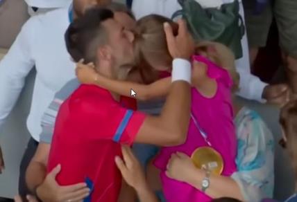 Novak proslavio zlatnu medalju sa ćerkicom u naručju