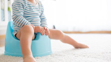Mama bebu od 3 nedelje naučila da koristi nošu.jpg