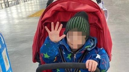 Usvojen dečak koji je rođen sa 850 grama i staklenom bolešću.jpg
