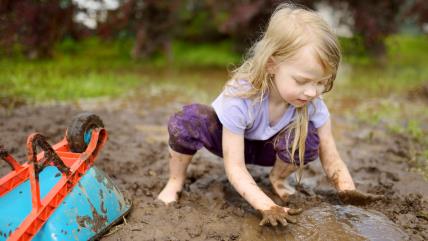 Zašto je dobro da se deca isprljaju u igri.jpg