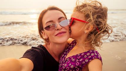 Mama odvela ćerku na plažu samo da bi snimila fotografiju