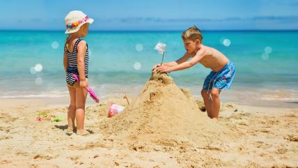 Trik za skidanje peska sa kože na plaži