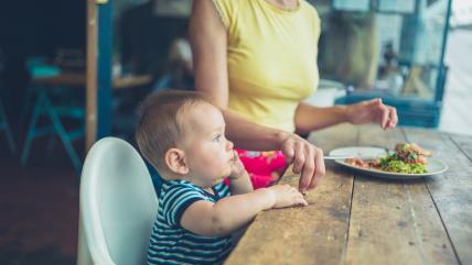 Mama doživela neprijatnost jer je dovela bebu u restoran