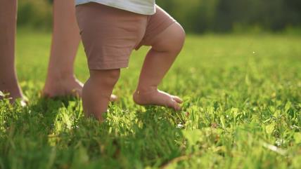 Zašto je dobro da deca hodaju bosa