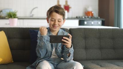 Šta je deci potrebno da bi manje bila uz ekrane