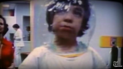 Dečak proveo život u plastičnom mehuru zbog bolesti